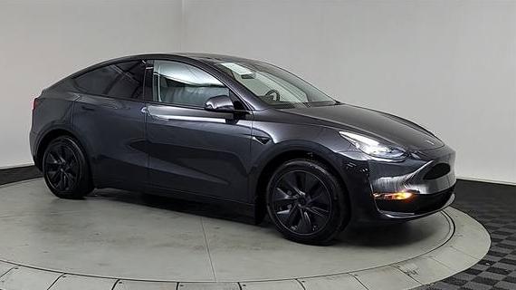 TESLA MODEL Y 2025 7SAYGAEE7SF228562 image